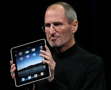Jobs apresentando o iPad